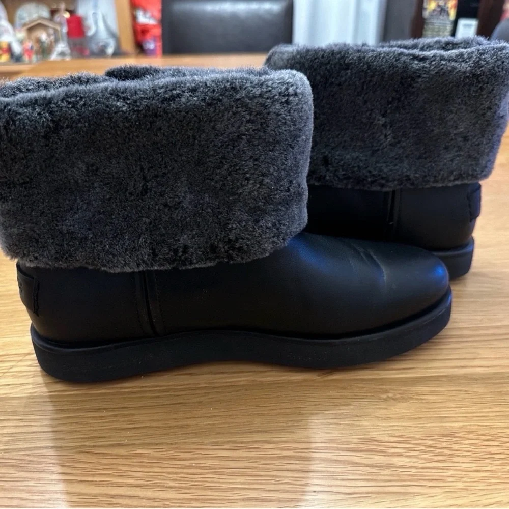 UGG Berge Mini Boots - Black, Size 7